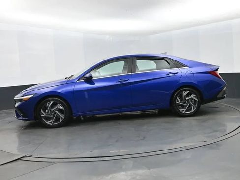 Used 2025 Hyundai Elantra SEL FWD image 5
