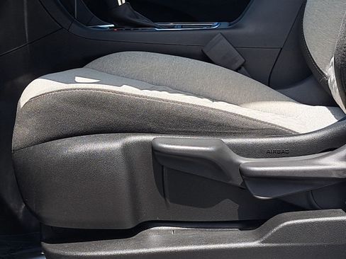 Used 2023 Chevrolet Equinox LS FWD image 26