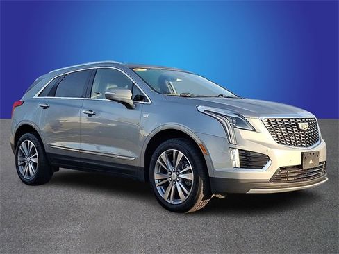 Used 2025 Cadillac XT5 Premium Luxury image 3