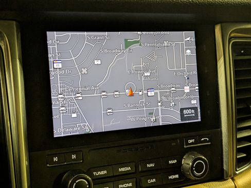 Certified 2018 Porsche Macan Sport Edition image 39