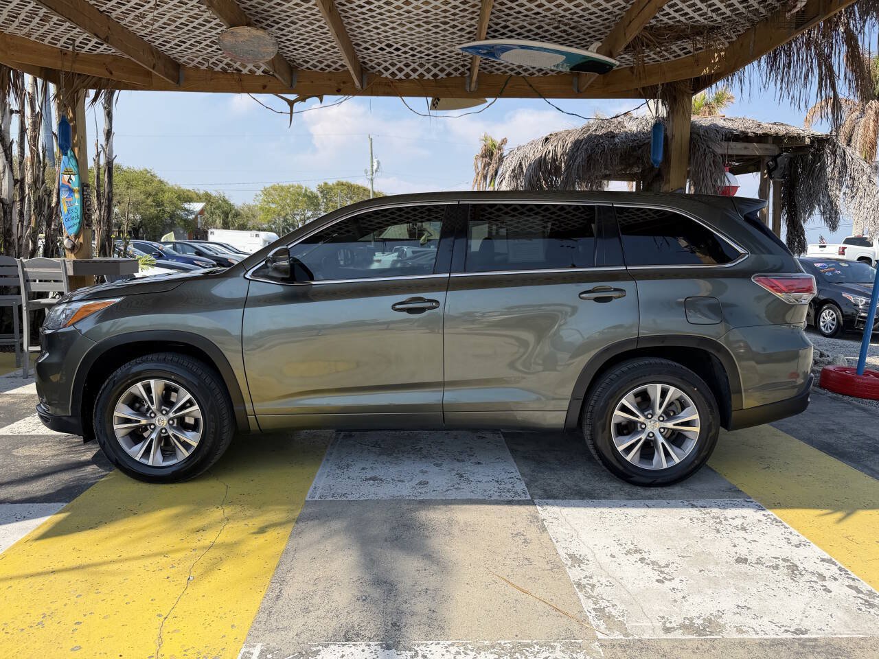 Used 2015 Toyota Highlander Plus FWD image 9