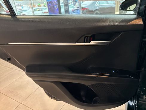 Used 2018 Toyota Camry L image 15