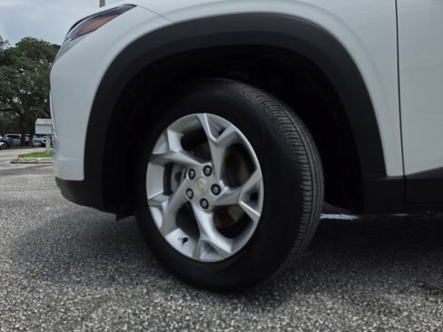 Used 2025 Chevrolet Trax LS w/ LS Convenience Package FWD image 33