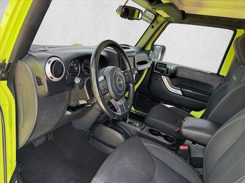Used 2017 Jeep Wrangler Unlimited Sahara w/ Dual Top Group AWD/4WD image 11