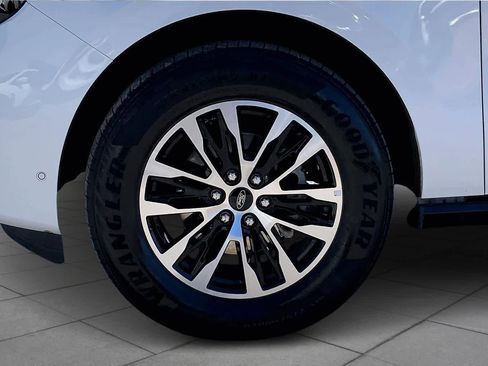 Certified 2025 Ford Expedition Platinum image 11