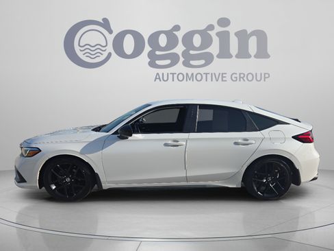 Used 2023 Honda Civic Sport image 2