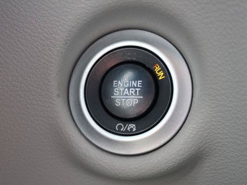 Used 2018 Chrysler Pacifica Touring-L w/ Advanced Safetytec Group FWD image 23