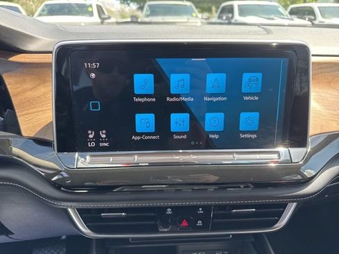 Used 2024 Volkswagen Atlas SE AWD/4WD image 25