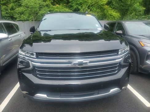 Used 2022 Chevrolet Tahoe LT w/ Luxury Package AWD/4WD image 2