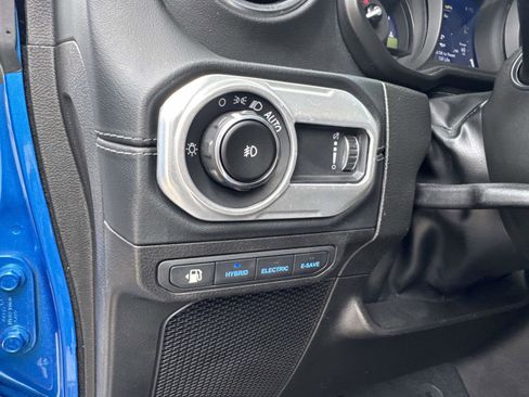 Used 2024 Jeep Wrangler Unlimited Sahara w/ Safety Group image 25