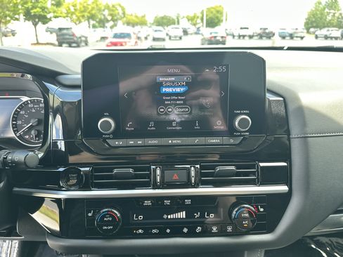 Used 2025 Nissan Pathfinder SV AWD/4WD image 24