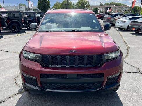 Used 2023 Jeep Grand Cherokee L Limited w/ Luxury Tech Group II AWD/4WD image 4