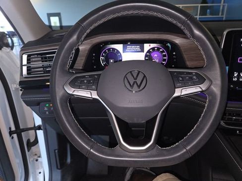 Used 2024 Volkswagen Atlas SEL AWD/4WD image 14