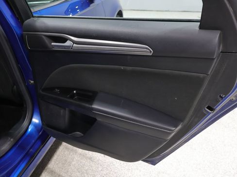 Used 2017 Ford Fusion SE FWD image 22