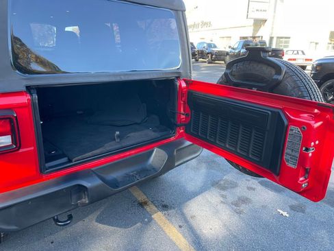 Used 2025 Jeep Wrangler Sport S image 9