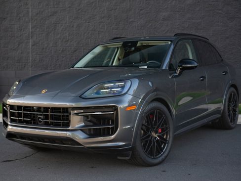 Certified 2025 Porsche Cayenne GTS image 1
