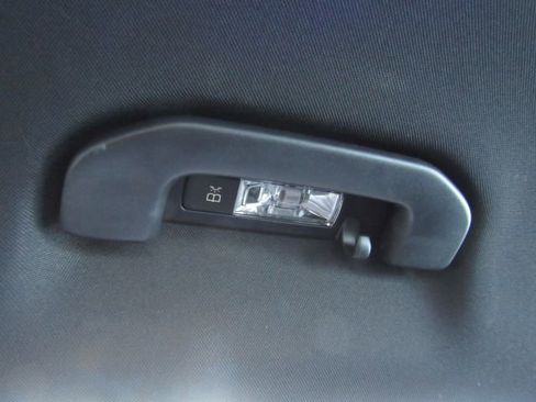 Used 2023 Mercedes-Benz EQB 300 4MATIC image 33