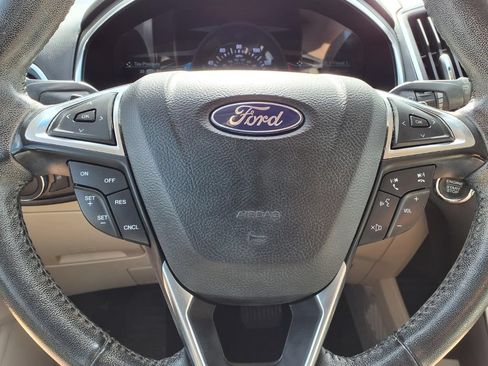 Used 2018 Ford Edge Titanium w/ Technology Package FWD image 18