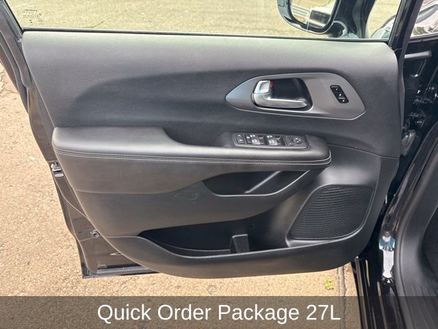 Used 2026 Chrysler Pacifica Select FWD image 11
