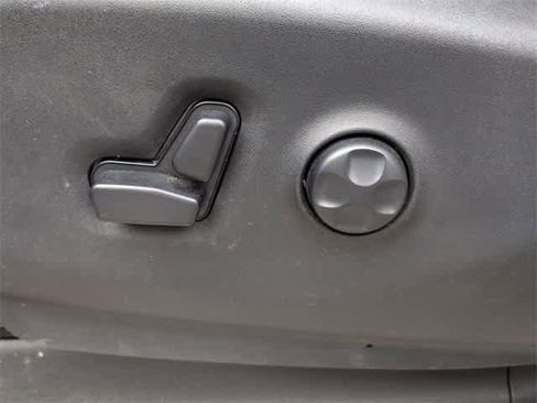 Used 2018 Chrysler Pacifica Touring-L Plus w/ Tire & Wheel Group image 17