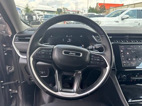 Used 2022 Jeep Grand Cherokee L Laredo w/ Luxury Tech Group I AWD/4WD image 13