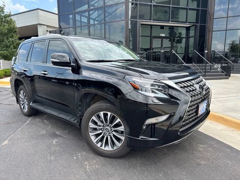 Used 2023 Lexus GX 460 Luxury w/ Accessory Package AWD/4WD image 3