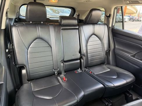 Certified 2023 Toyota Highlander XLE image 30