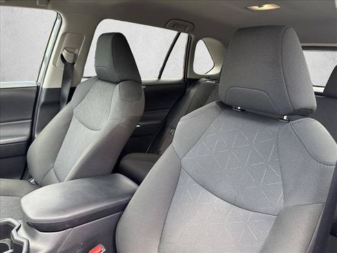 Certified 2025 Toyota RAV4 XLE FWD image 20