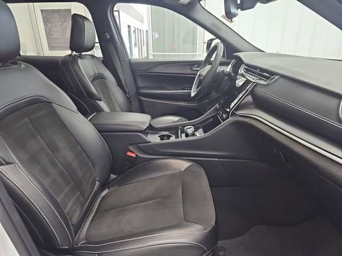 Used 2023 Jeep Grand Cherokee L Altitude image 29