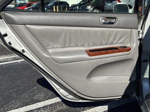 Used 2003 Toyota Camry LE image 11