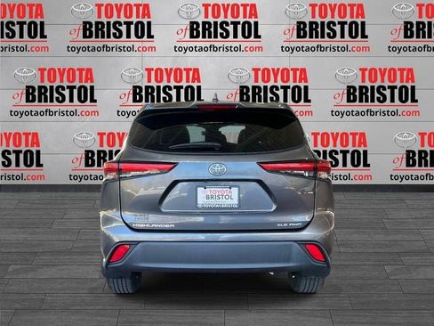 Used 2022 Toyota Highlander XLE image 4