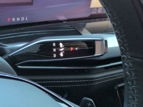 Used 2025 Cadillac Escalade Sport w/ Touring Package image 21