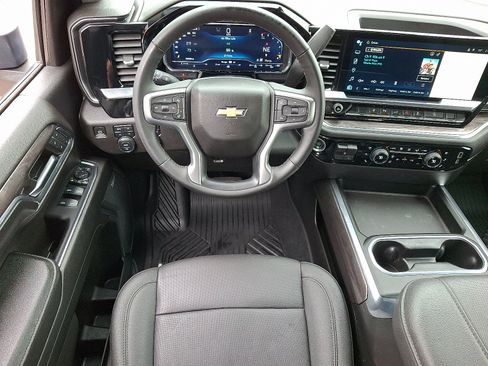 Used 2024 Chevrolet Silverado 2500 LTZ w/ LTZ Convenience Package AWD/4WD image 12