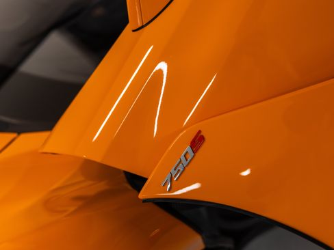 Used 2025 McLaren 750S RWD image 5