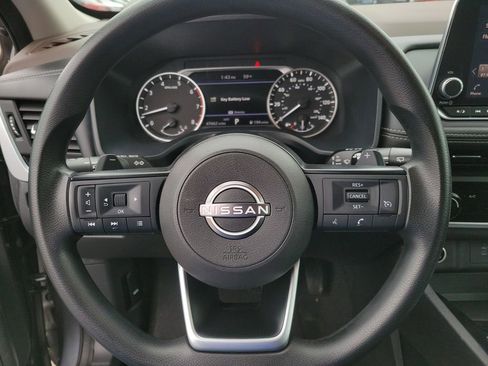 Used 2022 Nissan Rogue S image 12