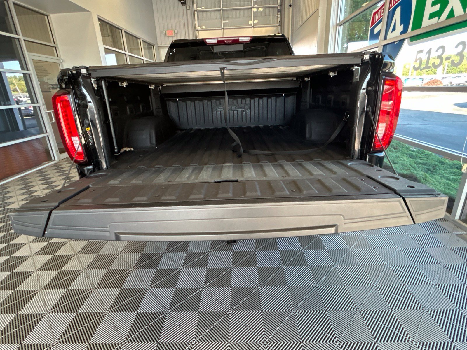 Used 2024 GMC Sierra 1500 AT4 w/ Technology Package AWD/4WD image 12