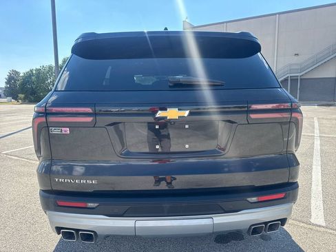 Used 2026 Chevrolet Traverse LT FWD image 5