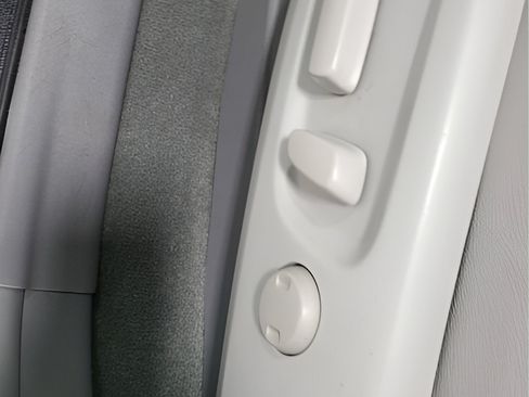 Used 2014 Toyota Sienna XLE w/ Entertainment Package FWD image 22