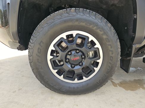 Used 2024 Toyota Tacoma TRD Off-Road w/ TRD Off Road Upgrade Package AWD/4WD image 31