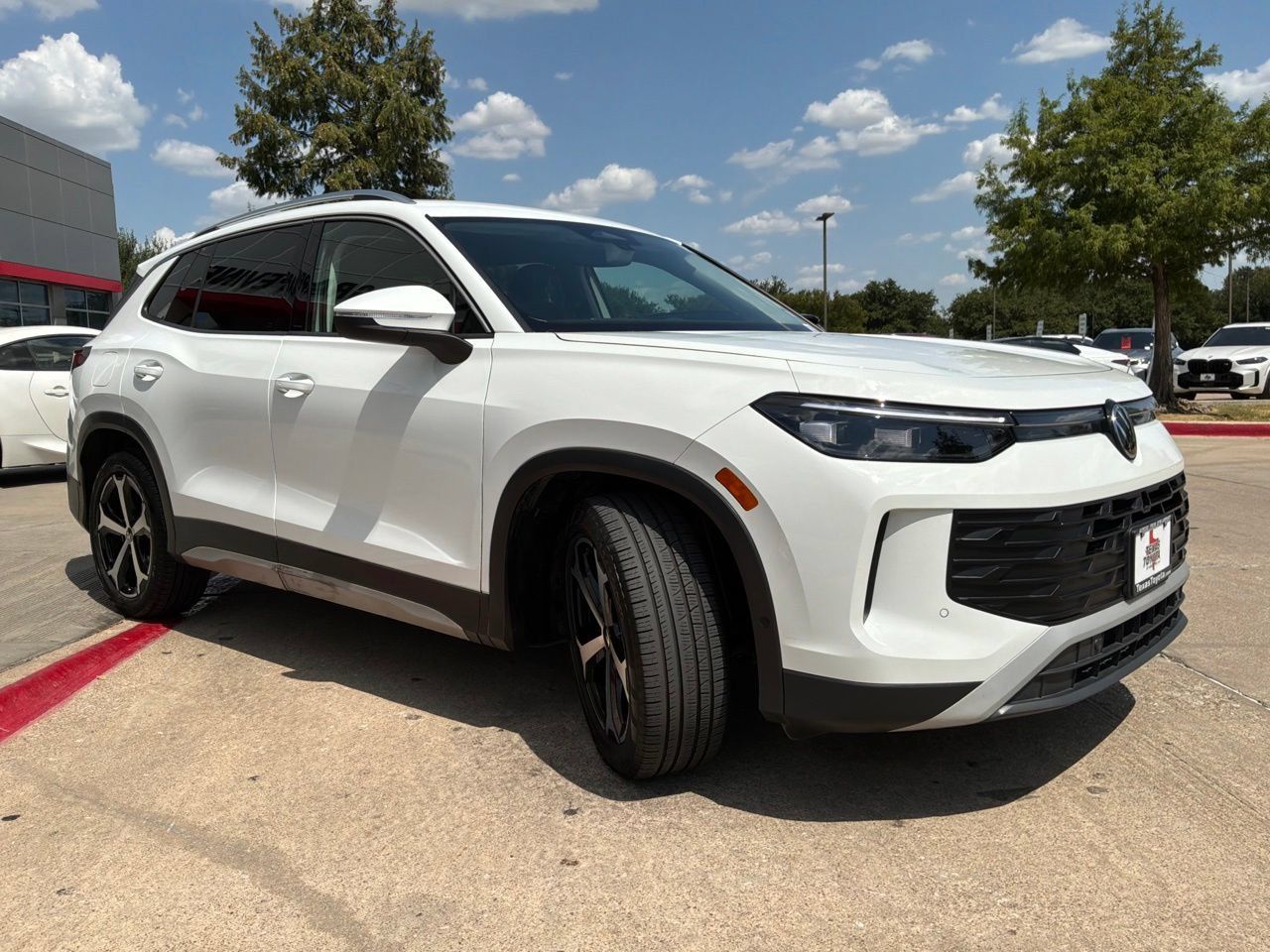 Used 2026 Volkswagen Tiguan SE FWD image 4