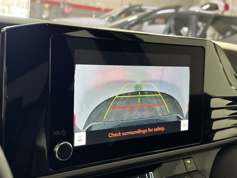 Used 2025 Toyota Camry SE w/ Convenience Package image 19