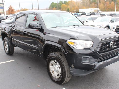 Used 2020 Toyota Tacoma SR image 4