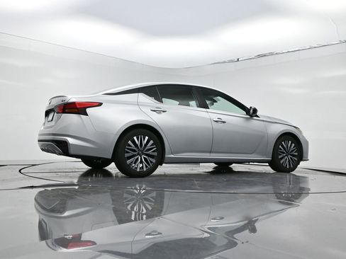 Used 2024 Nissan Altima 2.5 SV image 21