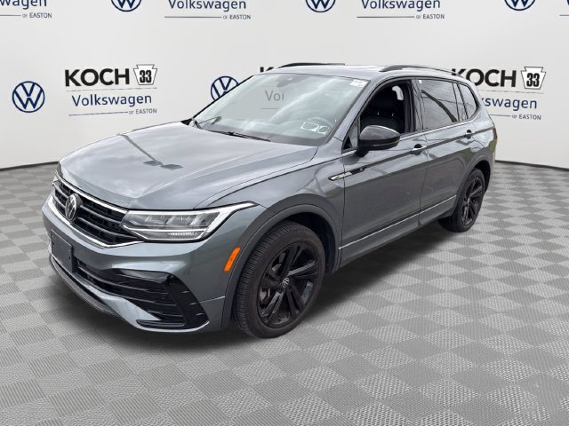 Certified 2024 Volkswagen Tiguan SE R-Line AWD/4WD image 3
