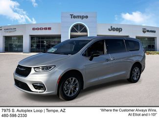 New 2026 Chrysler Pacifica Limited video 1