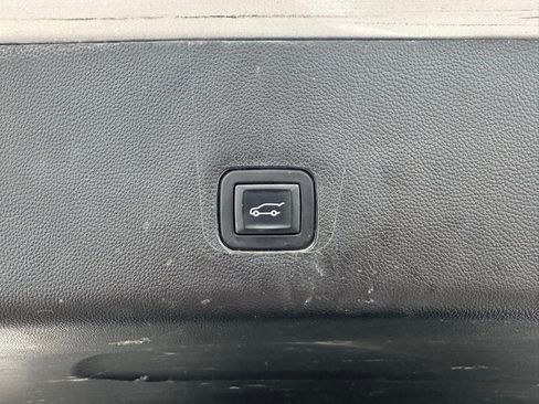 Used 2019 Chevrolet Traverse LT image 16