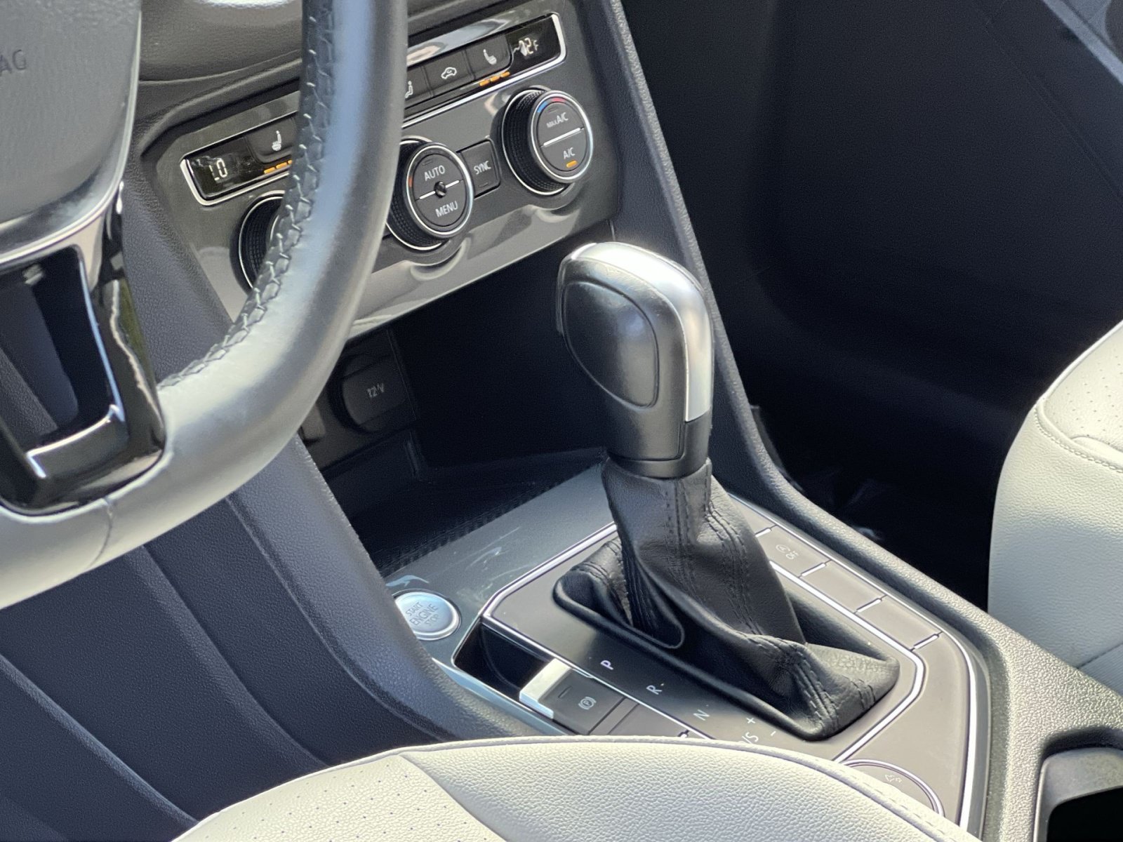 Used 2020 Volkswagen Tiguan SE w/ Panoramic Sunroof Package AWD/4WD image 27