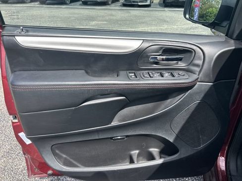 Used 2019 Dodge Grand Caravan GT w/ Safety Sphere Group FWD image 23