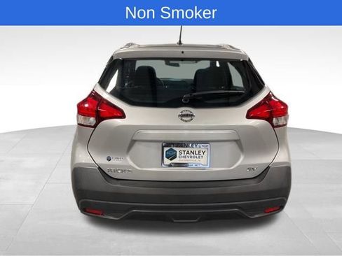 Used 2019 Nissan Kicks SV image 4