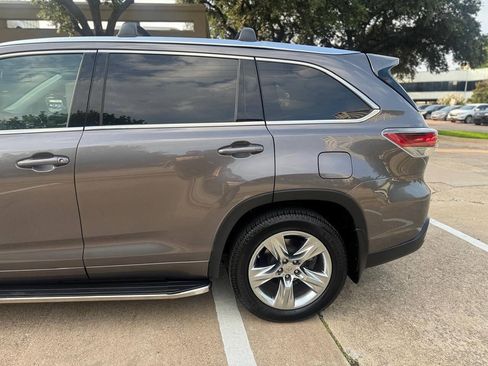 Used 2015 Toyota Highlander Limited w/ Driver Technology Package AWD/4WD image 5